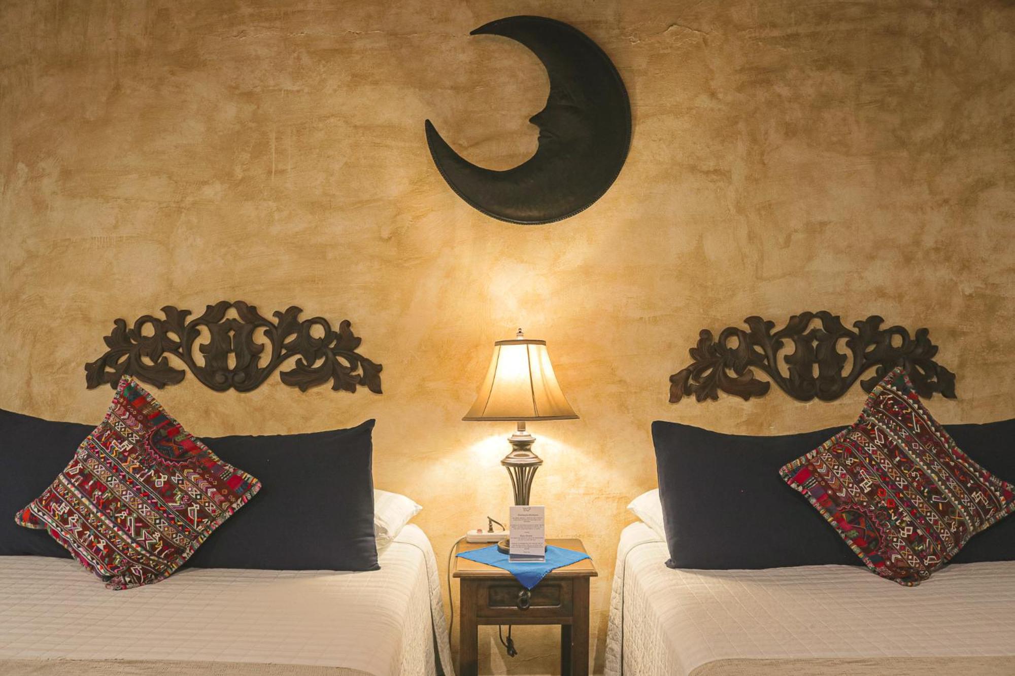 אנטיגואה גואטמלה Hotel Posada De La Luna מראה חיצוני תמונה